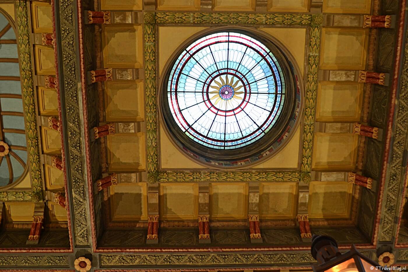 Het plafond in het Stationsgebouw van Groningen