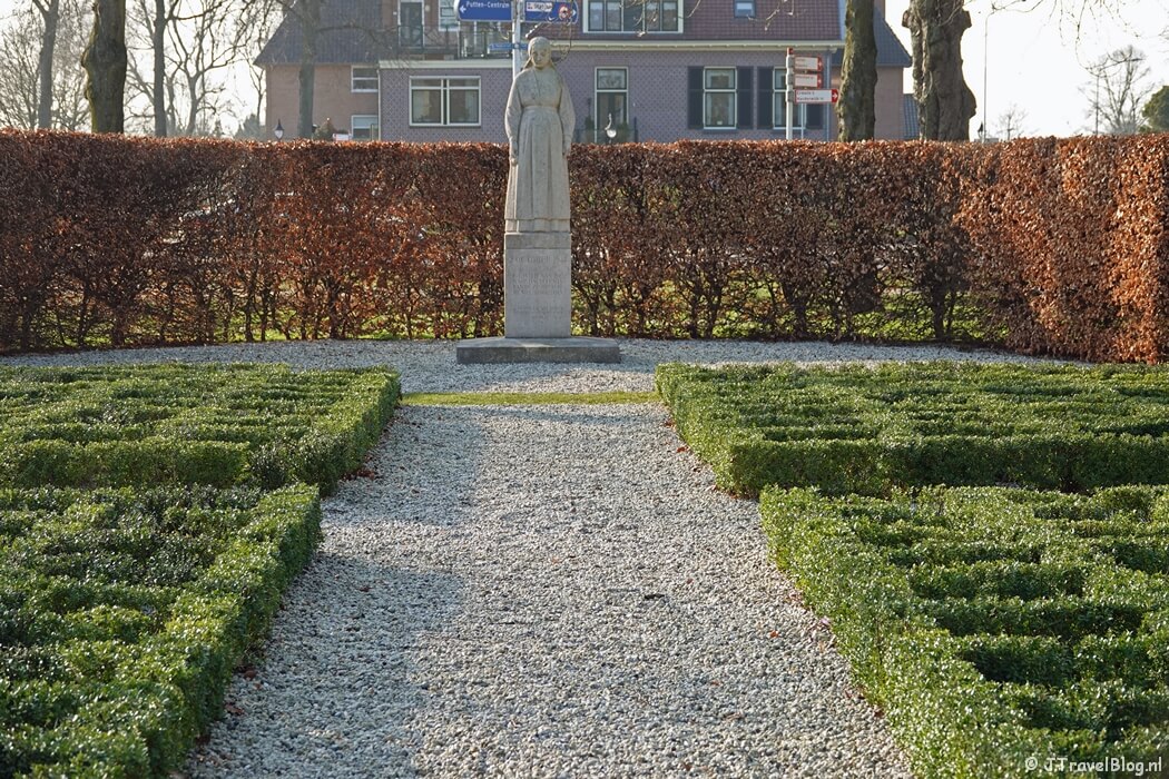 Herdenkingshof Razzia 2 oktober 1944 in Putten tijdens de 11e etappe van het Westerborkpad