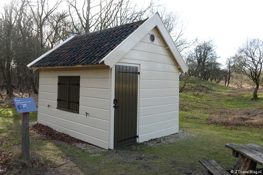 Jachthuis Schuil en Rust tijdens de Duinverhalen wandeling in de Amsterdamse Waterleidingduinen vanaf ingang Oranjekom/Oase