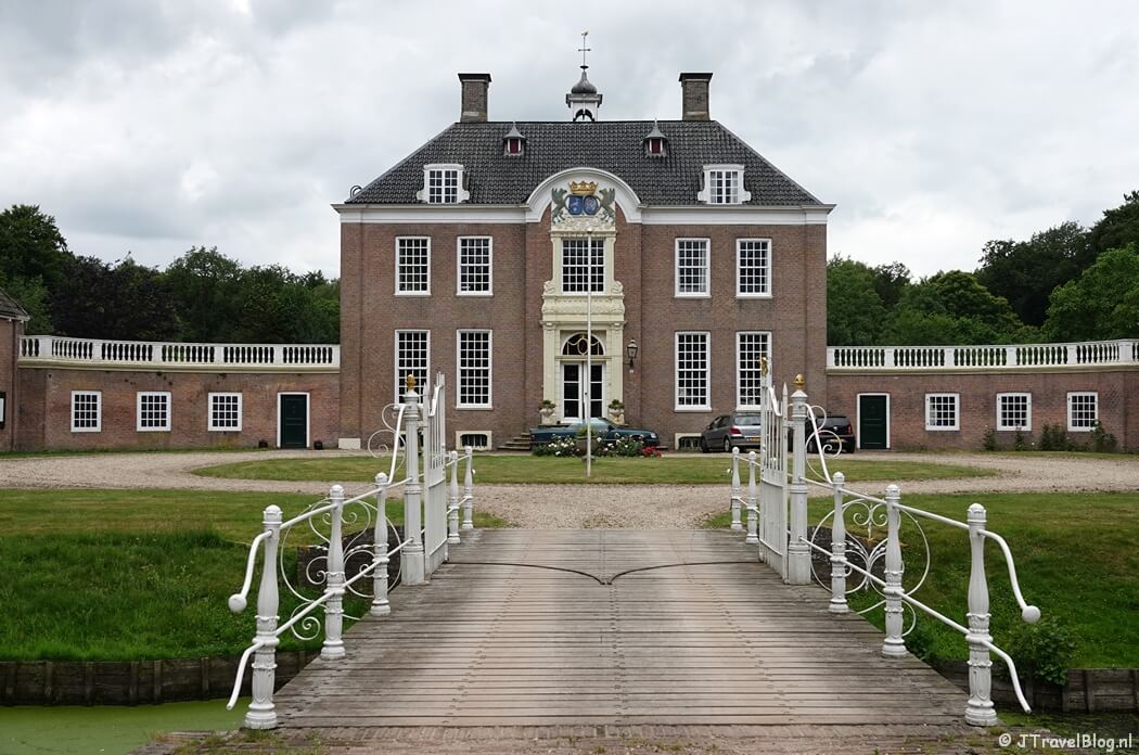 Kasteel Zwaluwenberg tijdens de 16e etappe van het Westerborkpad