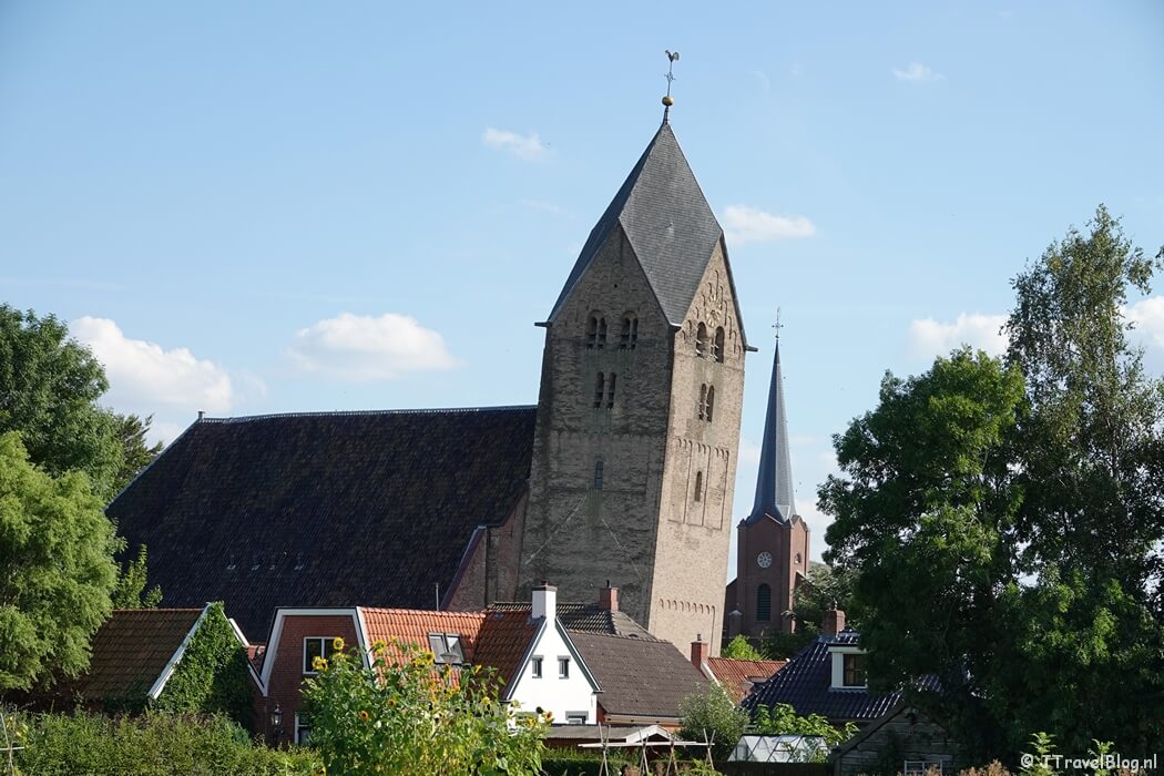 De Schaive Toren en de Maranathakerk in Bedum