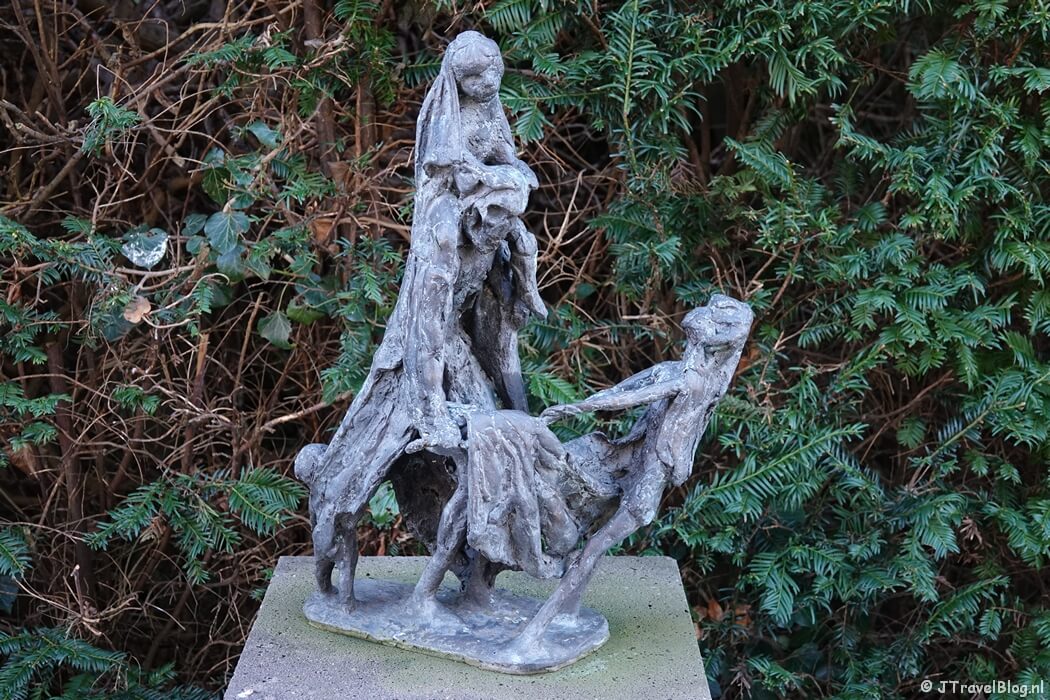 Beelden van de dood : kinderen in Bijbelse Tuin Hoofddorp