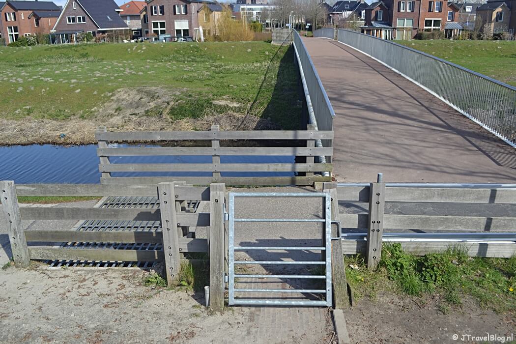 Het klaphek langs de Geniedijk in Vijfhuizen tijdens de Trage Tocht Vijfhuizen