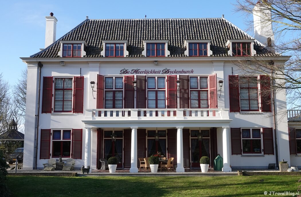Landhuis Dijkenburg tijdens de Verborgen Verleden fietsroute langs historische plekken in Noordwijkerhout en De Zilk