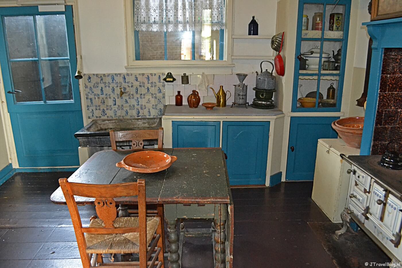 De keuken van de molenaarswoning in Molenmuseum De Valk in Leiden