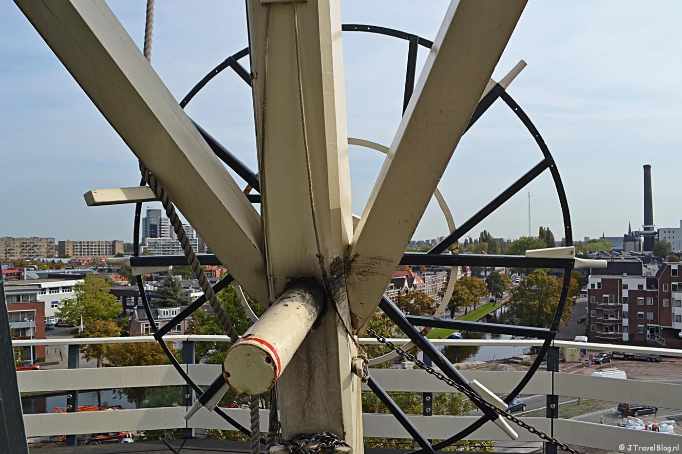 Het uitzicht vanaf de stelling van Molenmuseum De Valk in Leiden