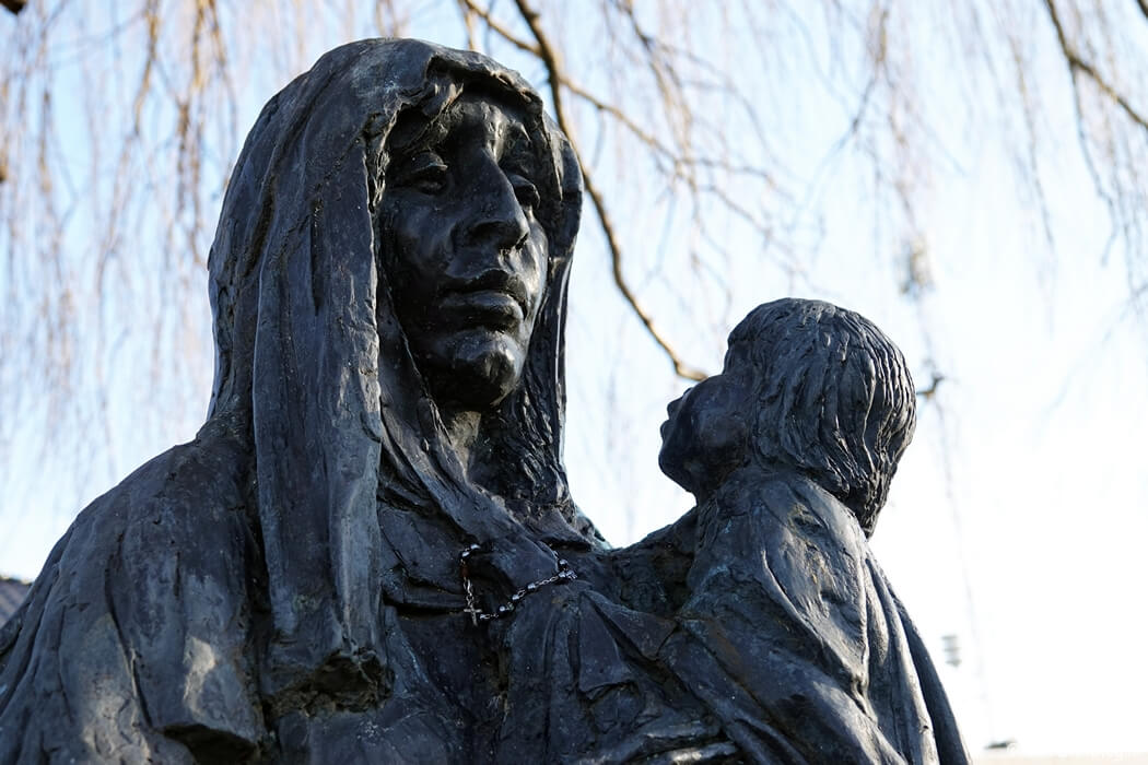 Maria en Jezus in Bijbelse Tuin Hoofddorp