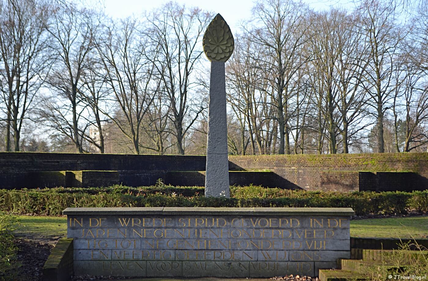Het oorlogsmonument op het bastion Nieuw Molen in Naarden