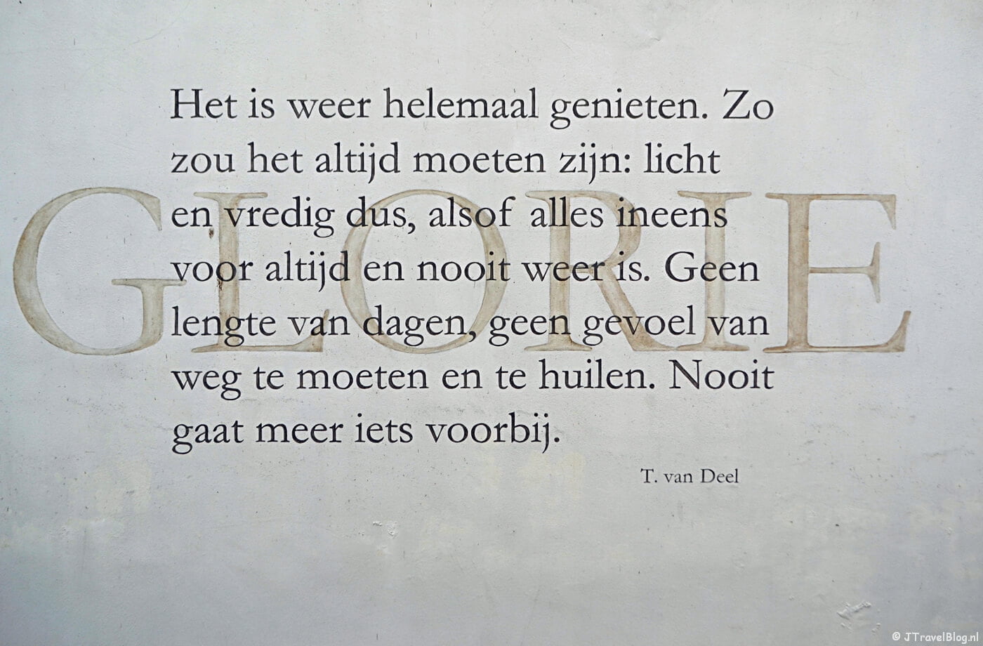 Muurgedicht ‘Glorie’ van Tom van Deel