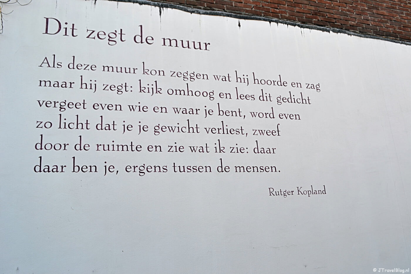 Muurgedicht ’Dit zegt de muur’ van Rutger Kopland