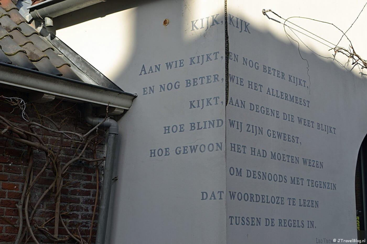 Muurgedicht ‘KIJK – KIJK’ van Leo Vroman