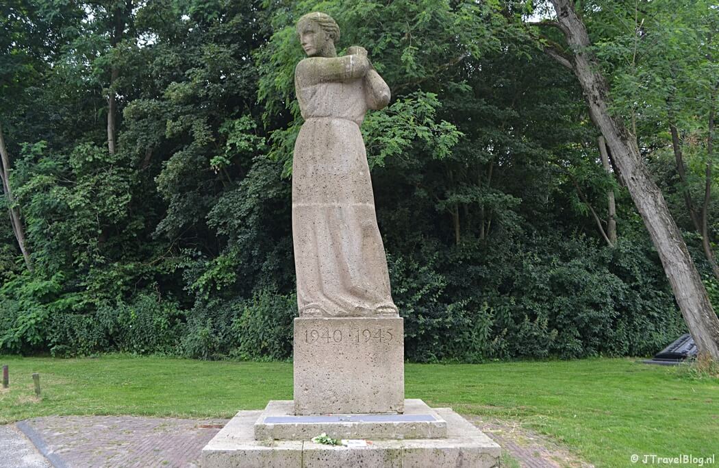Oorlogsmonument in Heemstede tijdens het fietsen van de Manpadroute