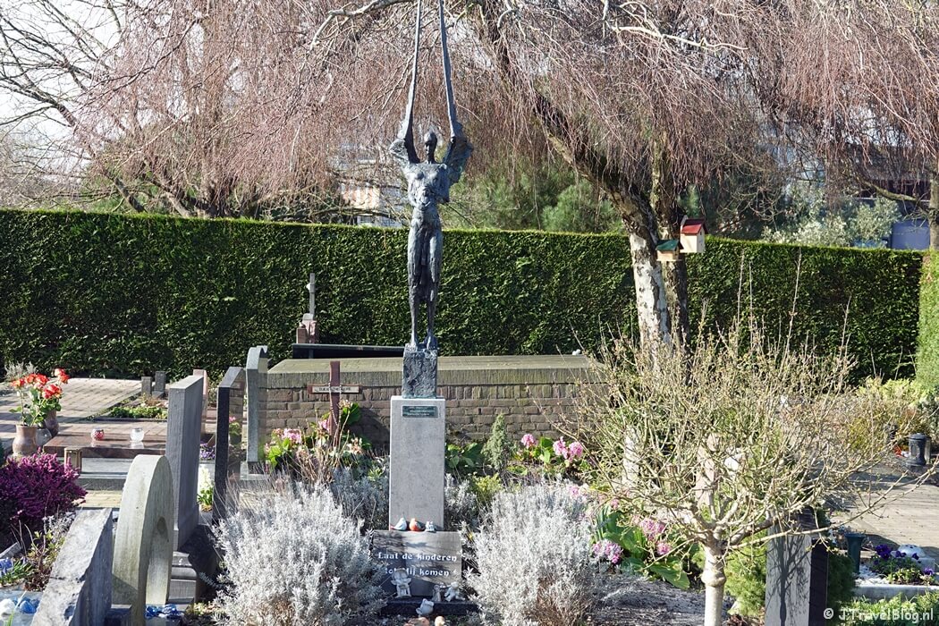 Opstijgende Engel in Bijbelse Tuin Hoofddorp