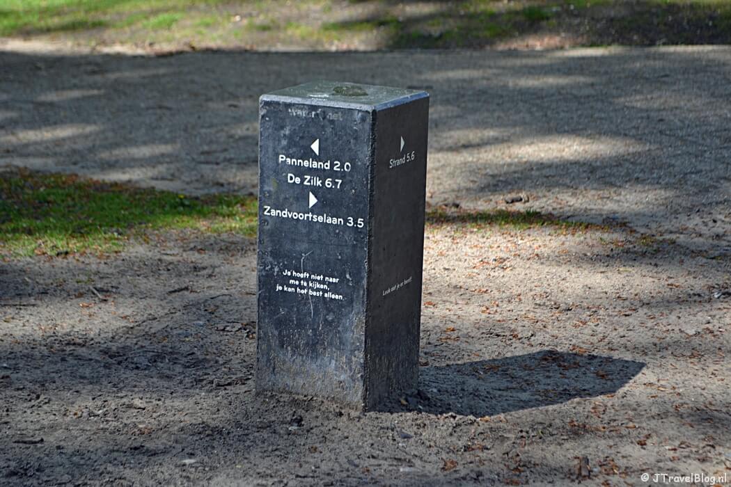 Een paaltje in de Amsterdamse Waterleidingduinen tijdens de Groene Wissel Vogelenzang