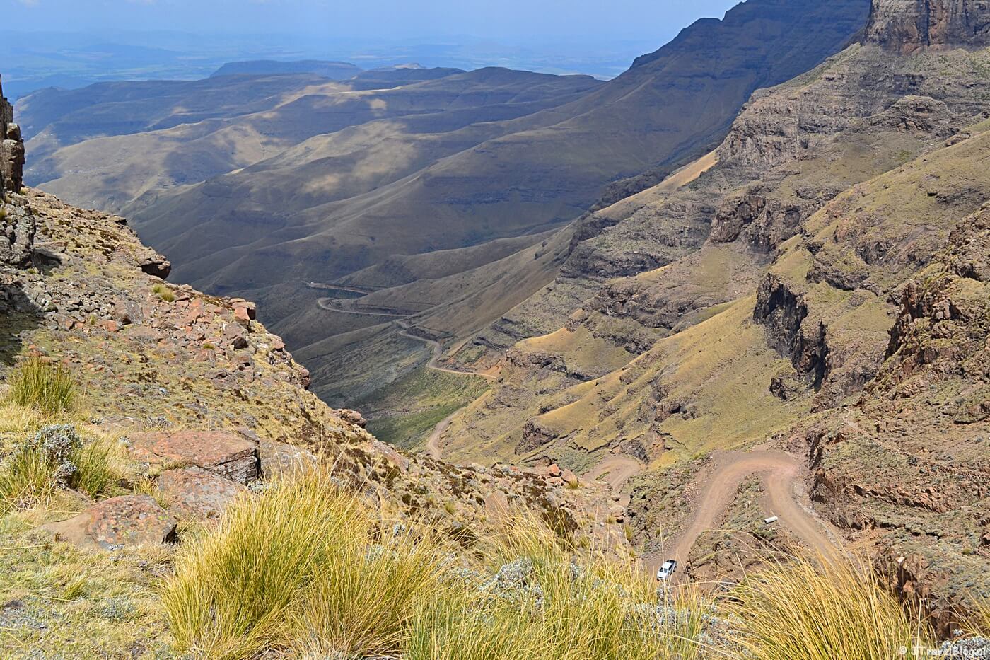 De haarspeldbochten van de Sani Pass