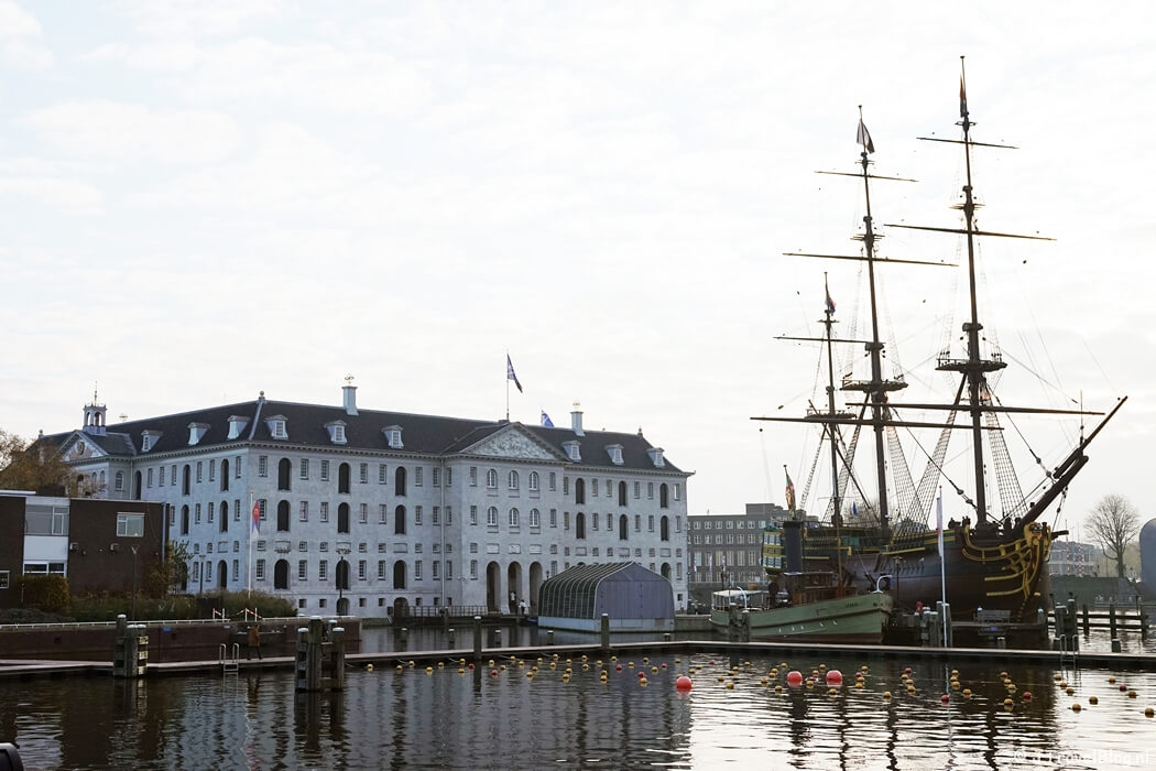Scheepvaartmuseum tijdens mijn wandeling in havenstad Amsterdam