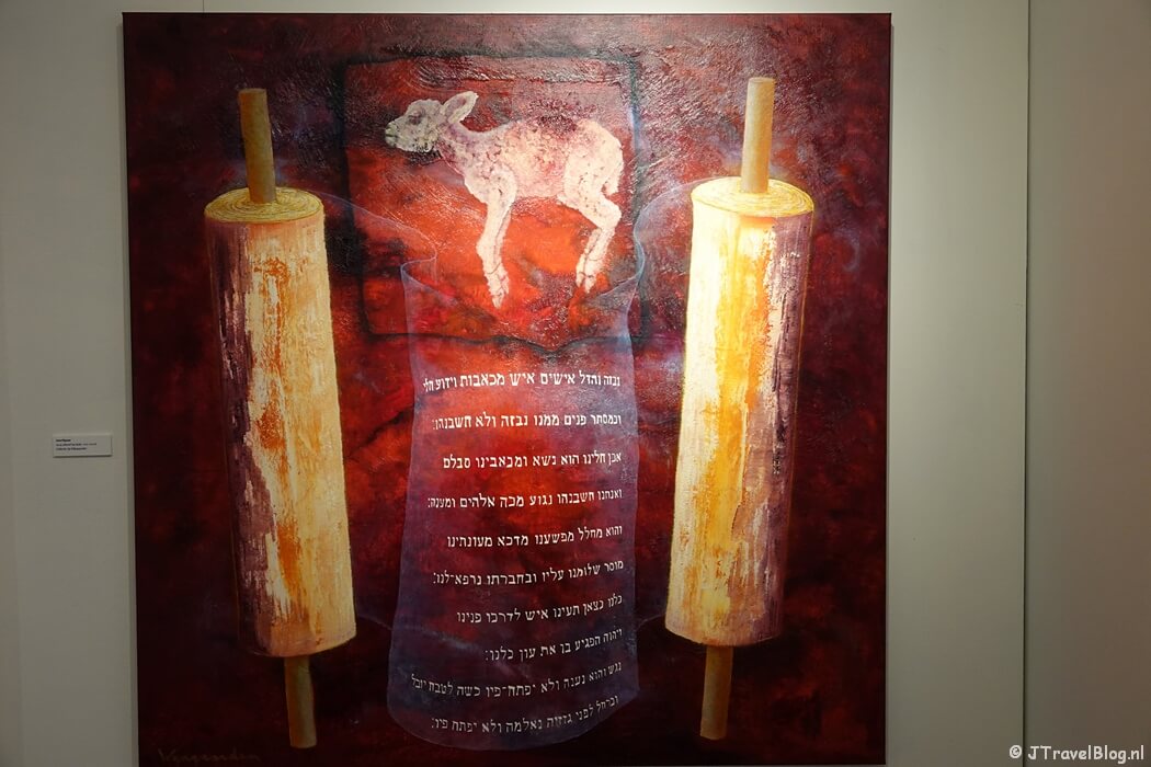 Schilderij 'Jom Kipoer' tijdens de tijdelijke tentoonstelling 'Rendez-Vous' van Jip Wijngaarden in Museum Sjoel Elburg