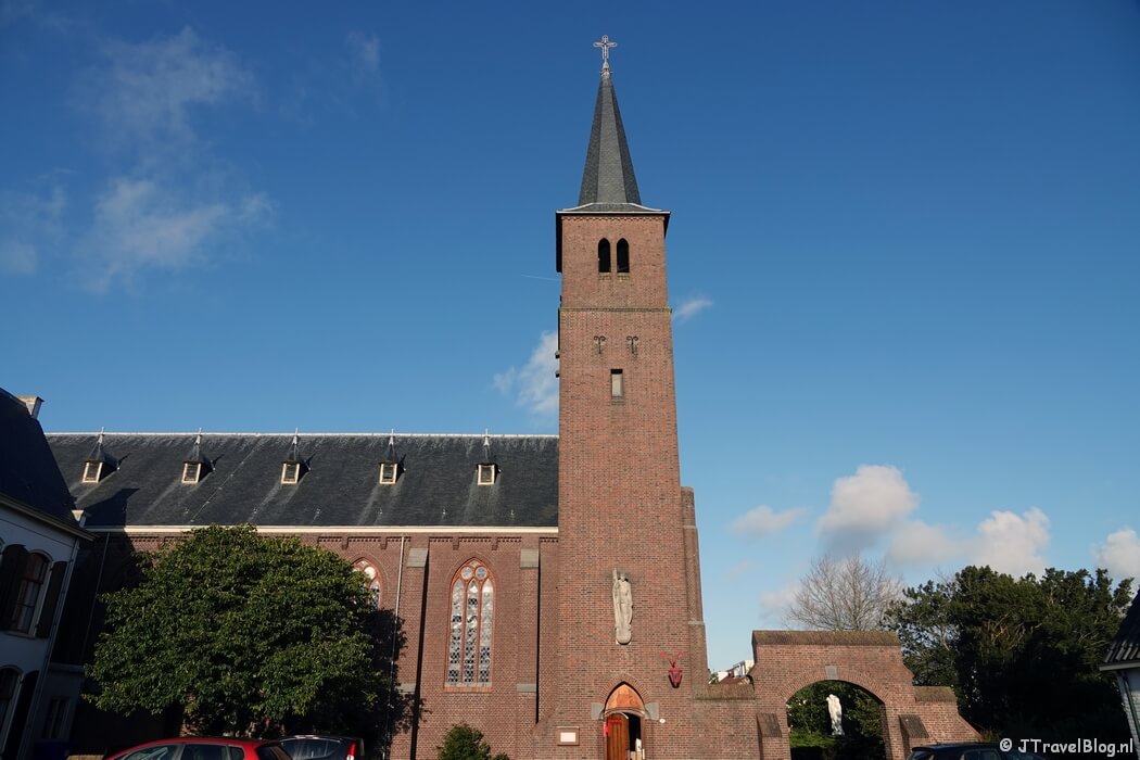 De Sint Victorkerk in Noordwijkerhout tijdens de Verborgen Verleden fietsroute langs historische plekken in Noordwijkerhout en De Zilk