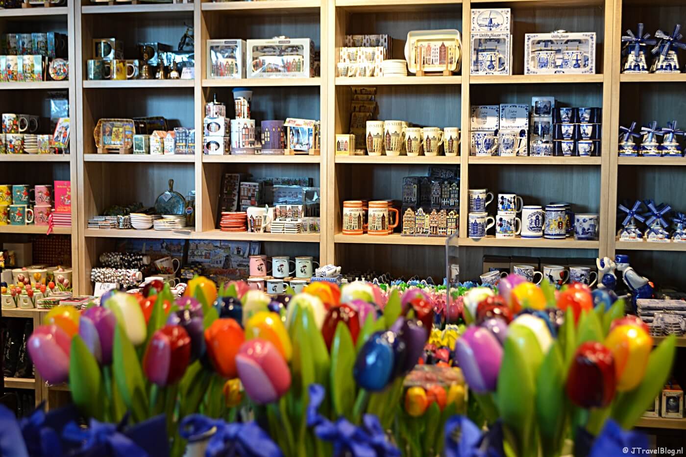 Typisch Nederlands in รฉรฉn van de winkels op Schiphol Plaza