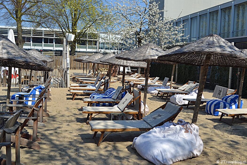 Het stadsstrand tijdens mijn wandeling langs het groene deel van de Amsterdamse Zuidas