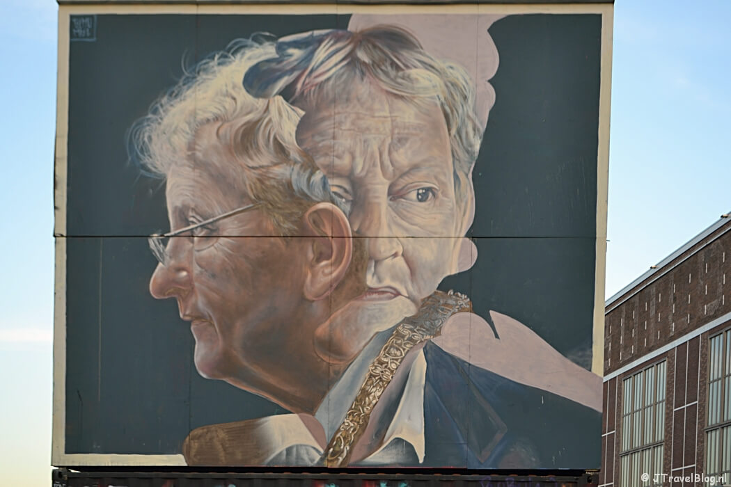 Streetart van wijlen burgemeester Eberhard van der Laan op de NDSM werf in Amsterdam Noord