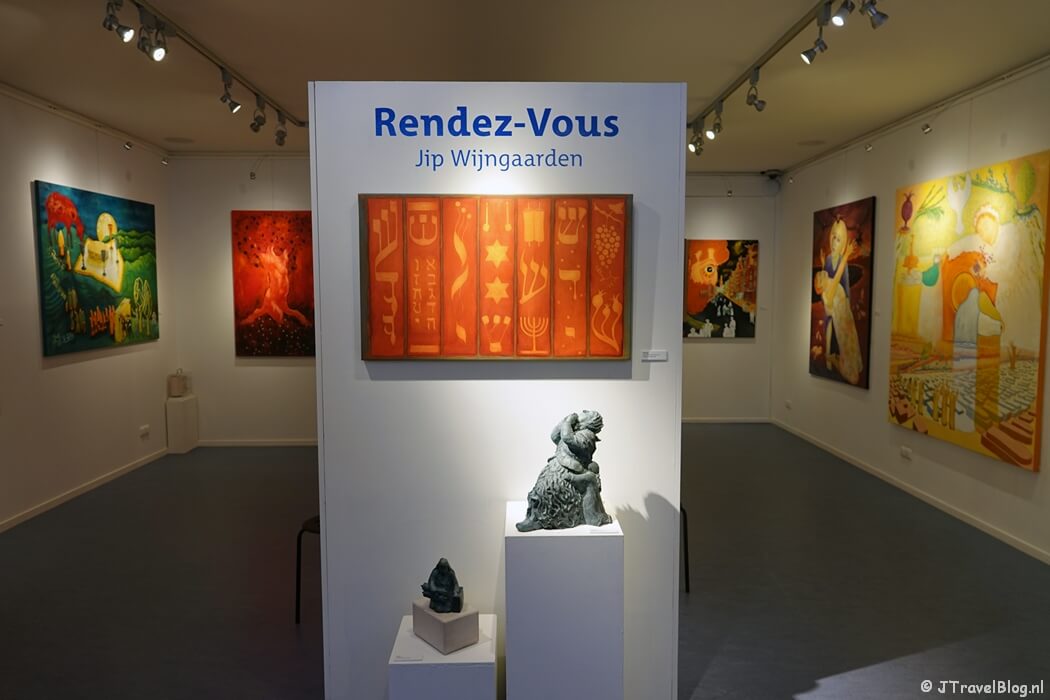Tijdelijke tentoonstelling 'Rendez-Vous' van Jip Wijngaarden in Museum Sjoel Elburg
