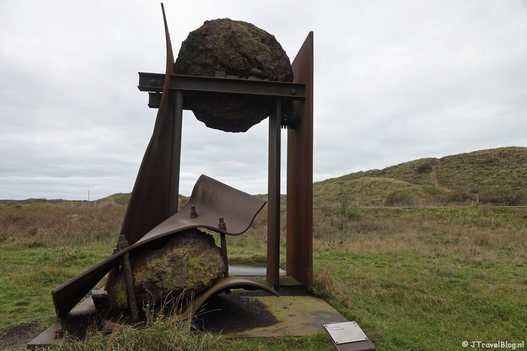 The Messenger van Ales Vesely in het beeldenpark ‘Een Zee van Staal’ in Wijk aan Zee