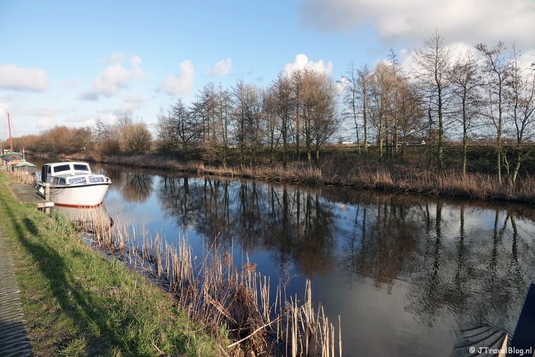 De Trekvaart Haarlem-Leiden tijdens de Verborgen Verleden fietsroute langs historische plekken in Noordwijkerhout en De Zilk