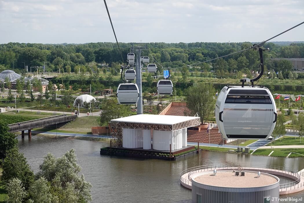 Vanuit de kabelbaan op de Floriade Expo 2022 in Almere