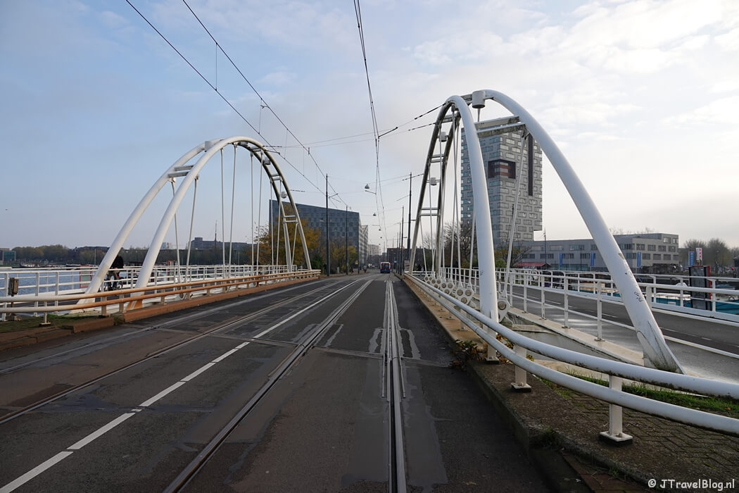 Verbindingsdam tijdens mijn wandeling in havenstad Amsterdam
