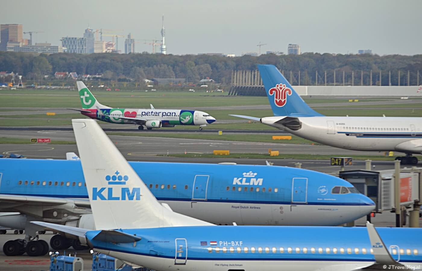 Vliegtuigspotten vanaf het Panoramaterras op Schiphol