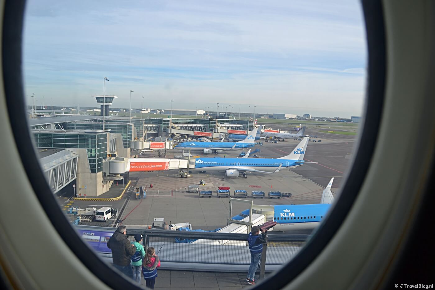 Vliegtuigspotten vanaf het Panoramaterras op Schiphol