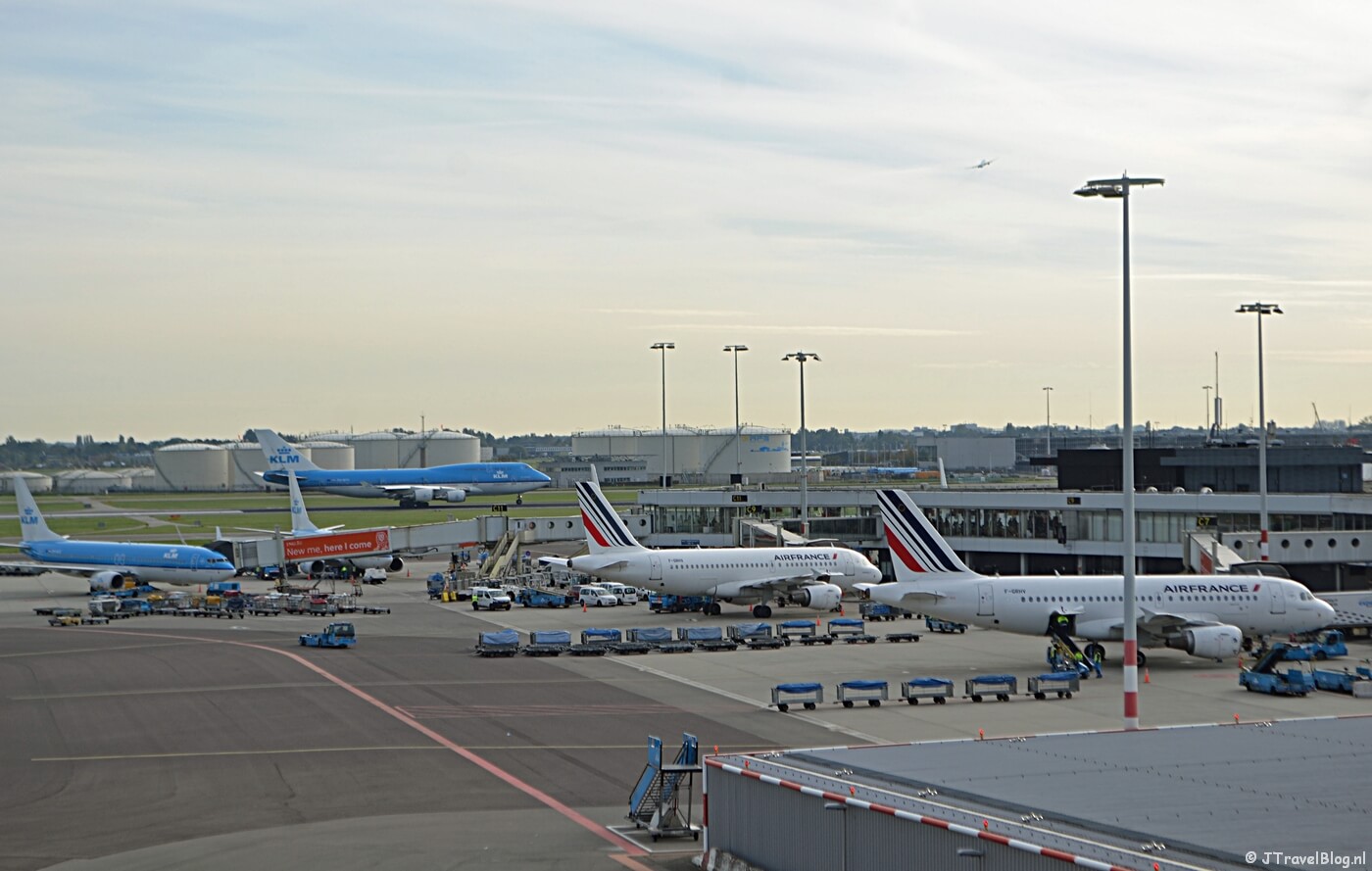 Vliegtuigspotten vanaf het Panoramaterras op Schiphol