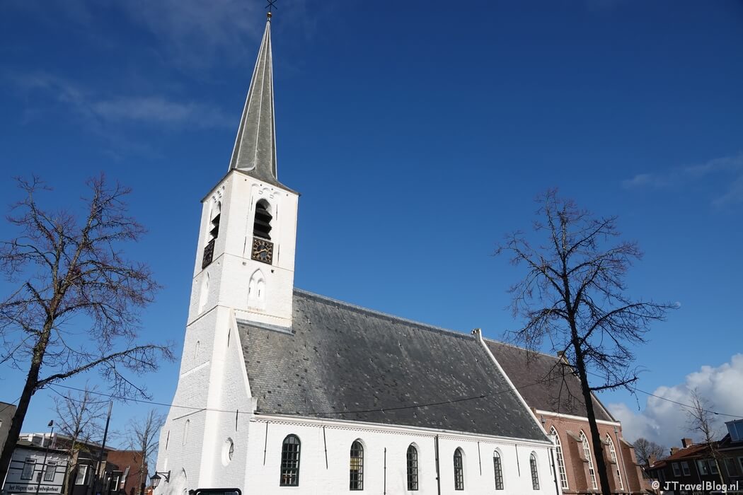 De Witte Kerk in Noordwijkerhout tijdens de Verborgen Verleden fietsroute langs historische plekken in Noordwijkerhout en De Zilk