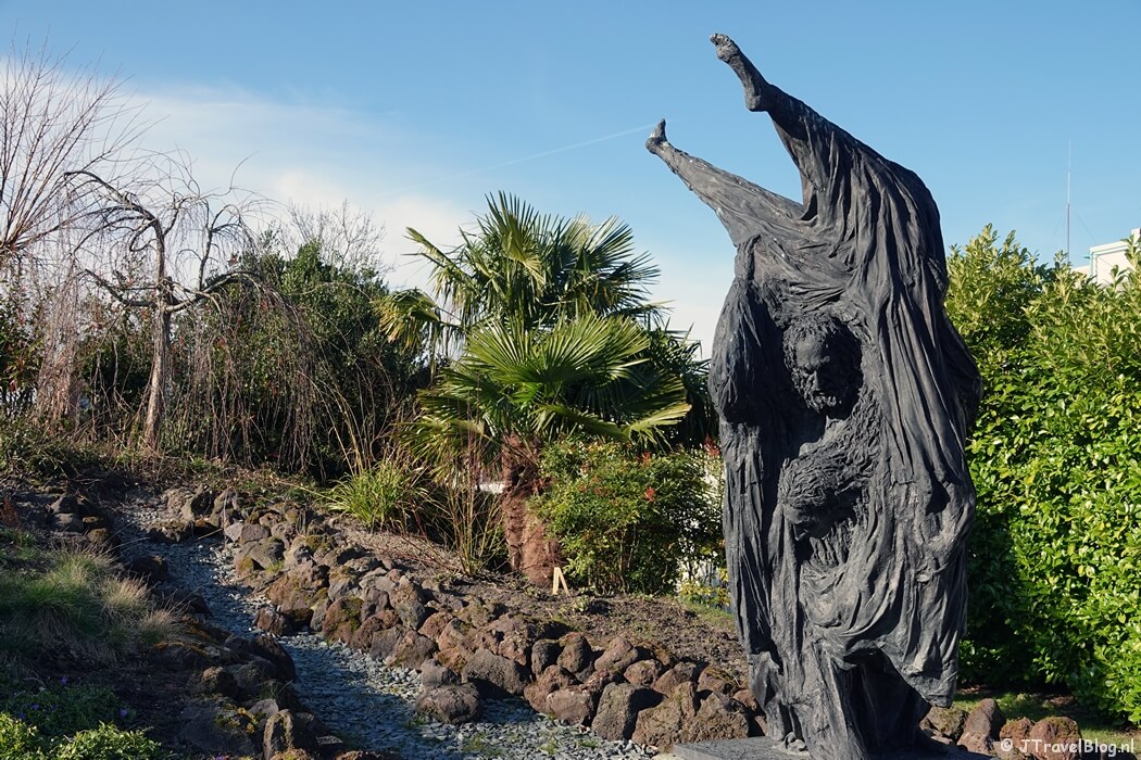 Worsteling van Jakob in Bijbelse Tuin Hoofddorp