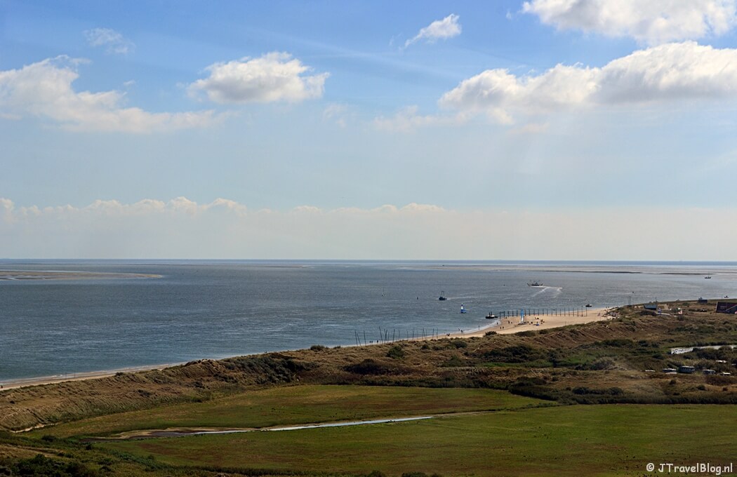 Het uitzicht vanaf de Vuurtoren bij De Cocksdorp op Texel